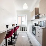 Elegant In Rome-metro Just 5 Minutes Away Apartmán